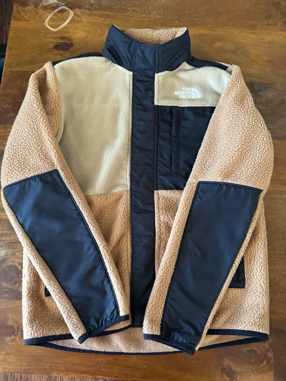 The North Face Two-Tone‎ Sherpa Jacket in Beige and Black boys XL 14/16